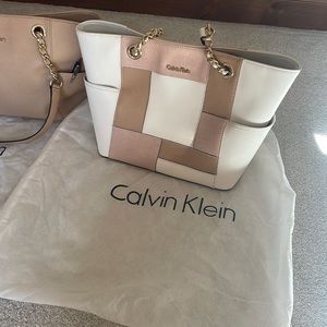 Beautiful calvin klein purse 👜 😍